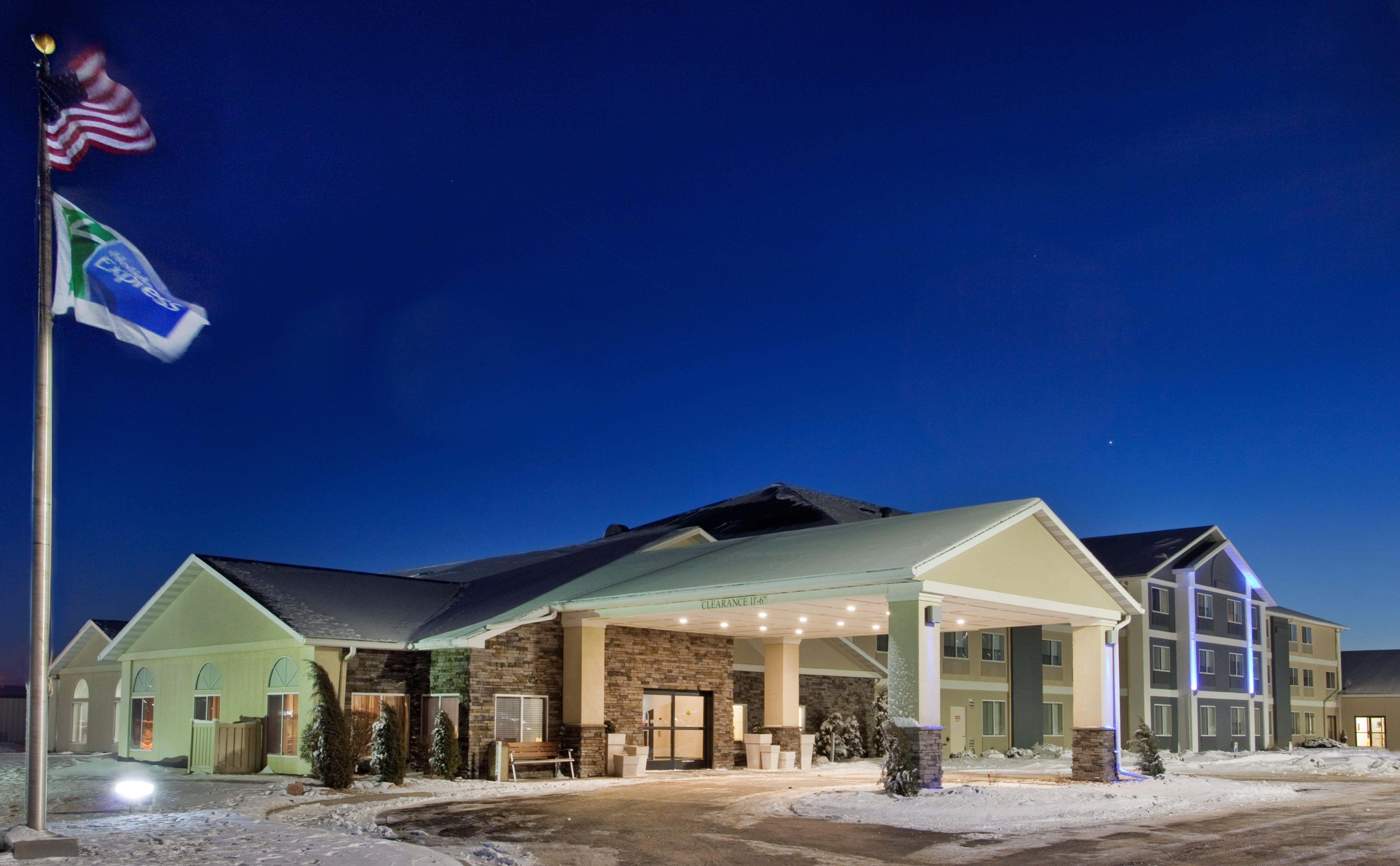Holiday Inn Express Hotel & Suites Beatrice By Ihg Ngoại thất bức ảnh