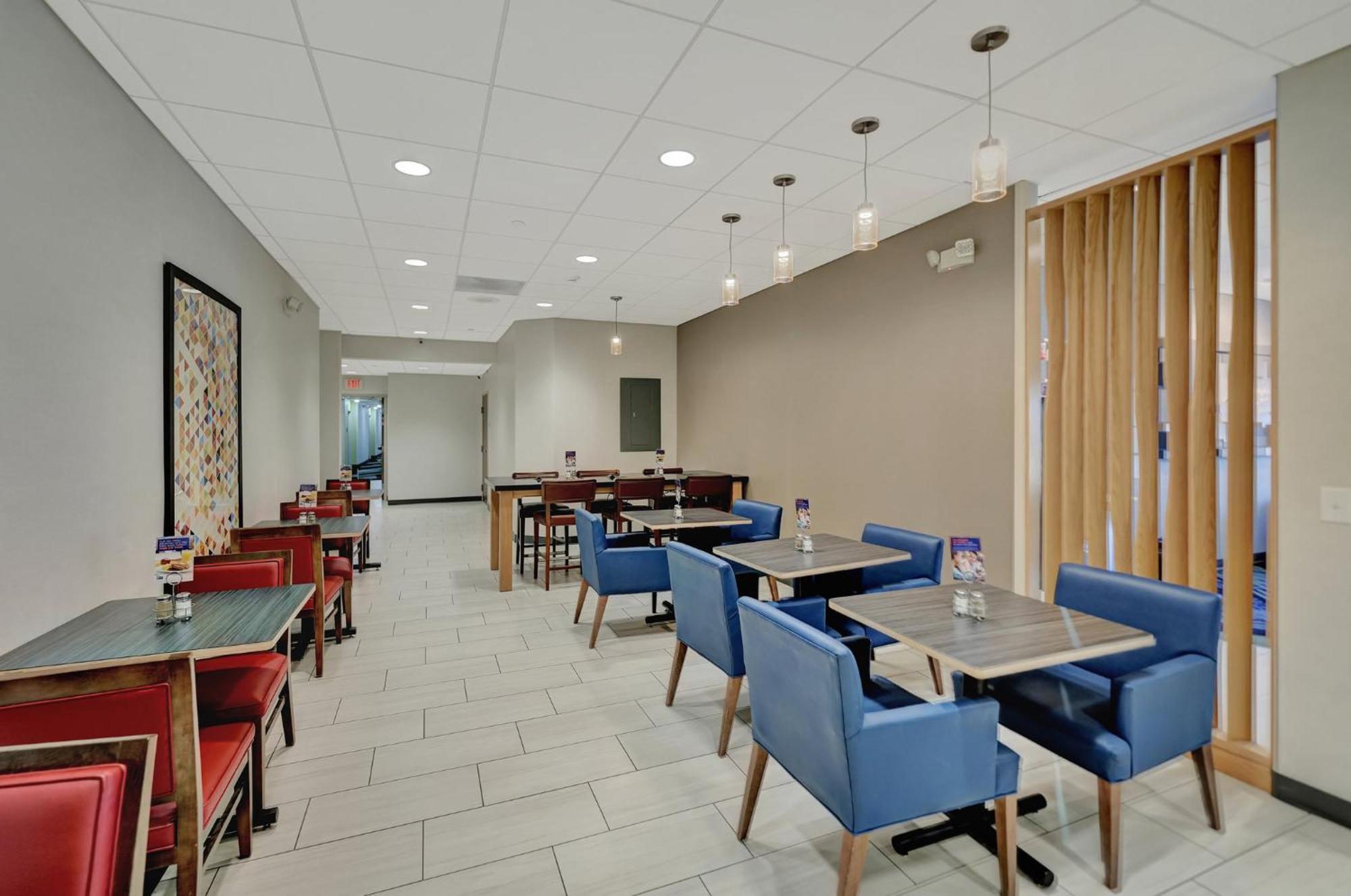 Holiday Inn Express Hotel & Suites Beatrice By Ihg Ngoại thất bức ảnh