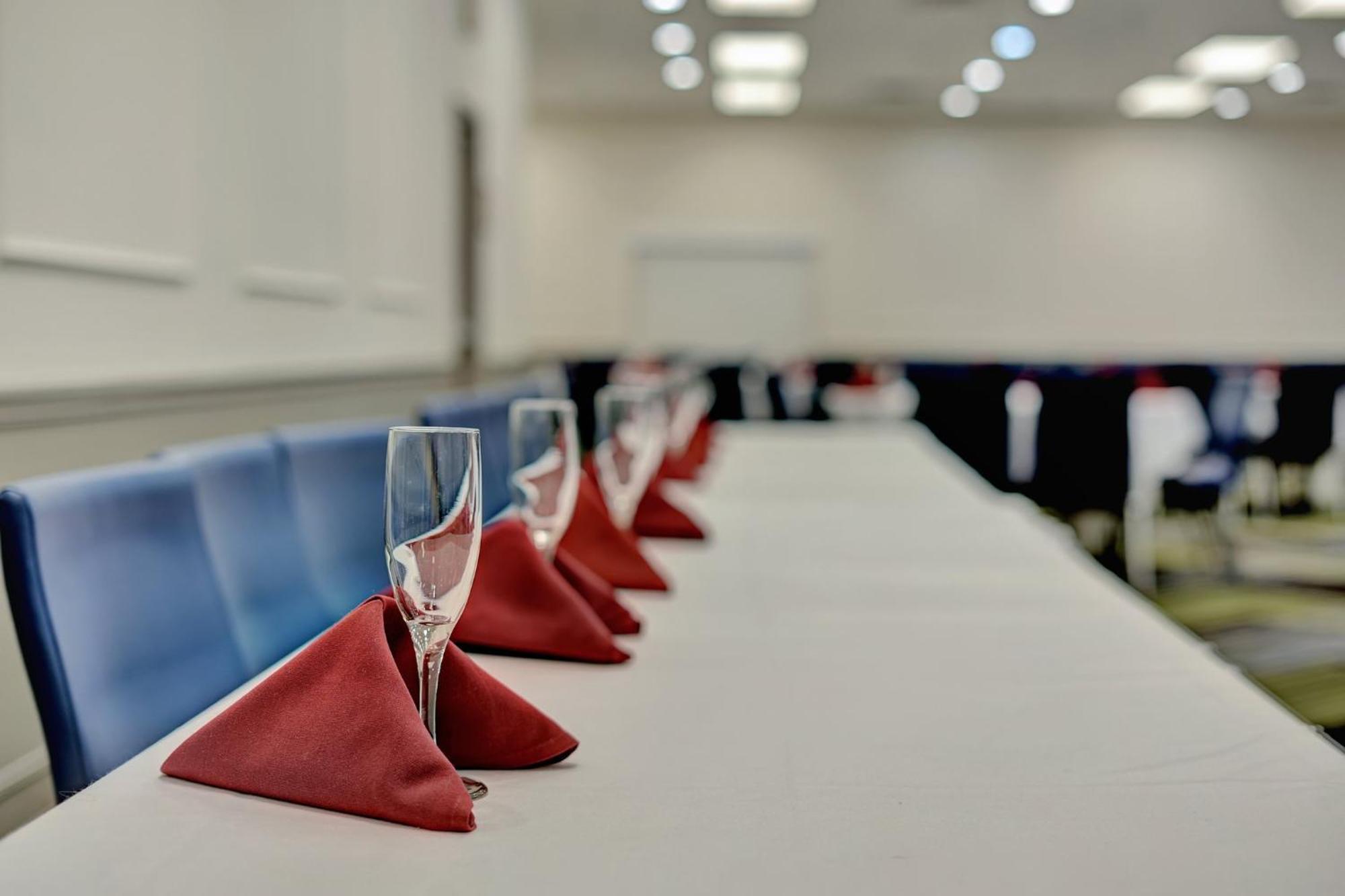 Holiday Inn Express Hotel & Suites Beatrice By Ihg Ngoại thất bức ảnh